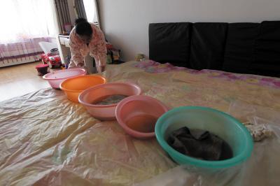 连城楼上漏水，住户失联，小区没物管，业主维权难！律师来支招……